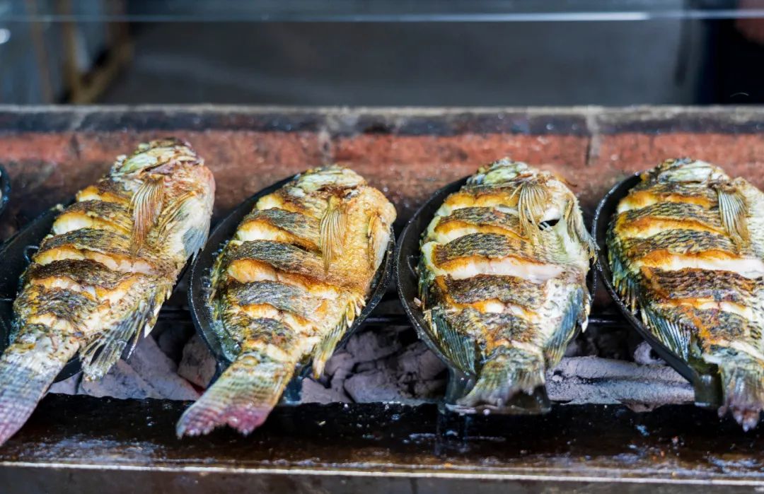 连唐僧|生蚝比47码皮鞋大，连唐僧都无法拒绝藏在昆明小区的老字号烧烤