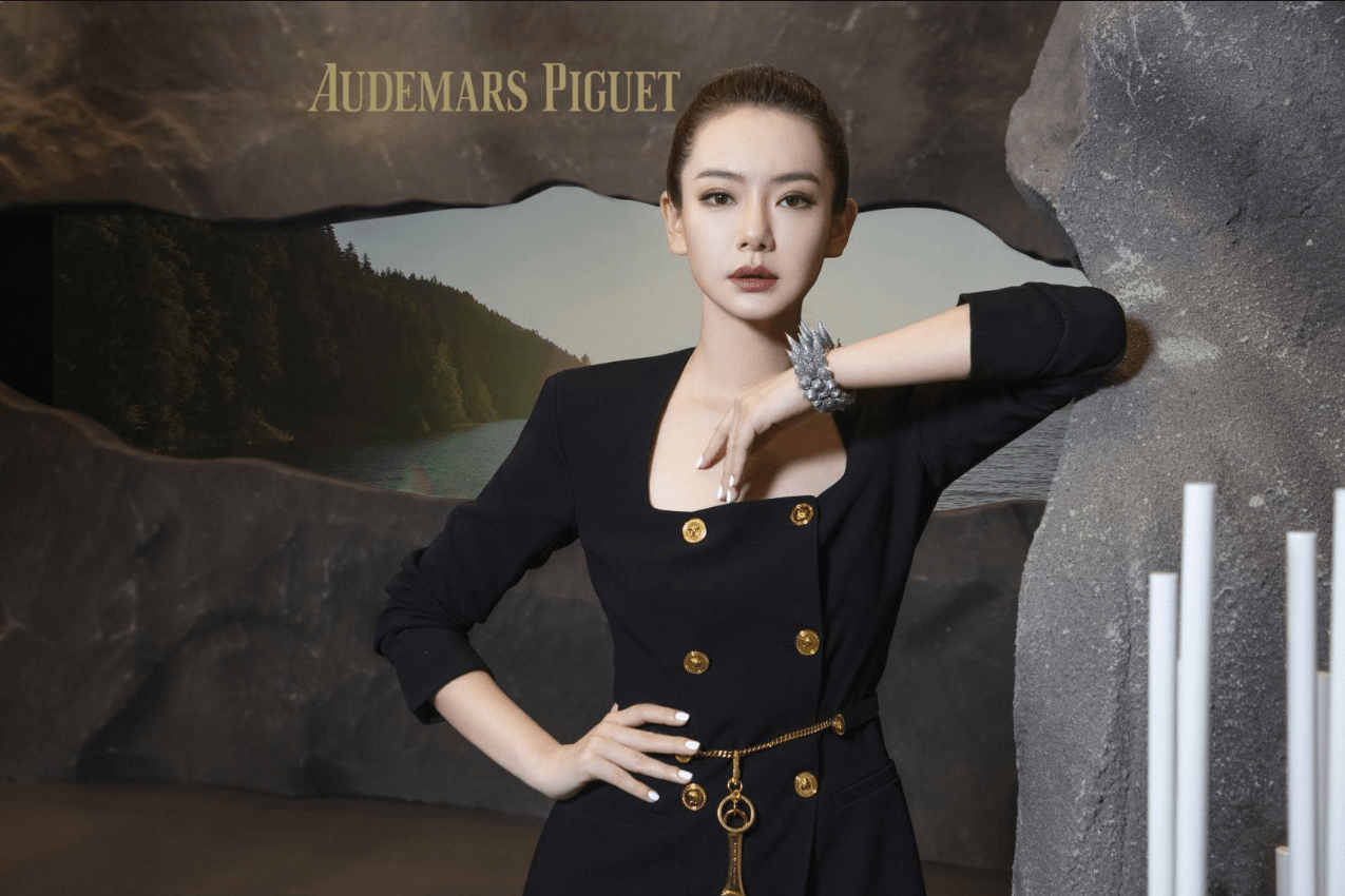 钻石|戚薇独家揭秘：一个爱美女生的终极梦想是获得了TA！