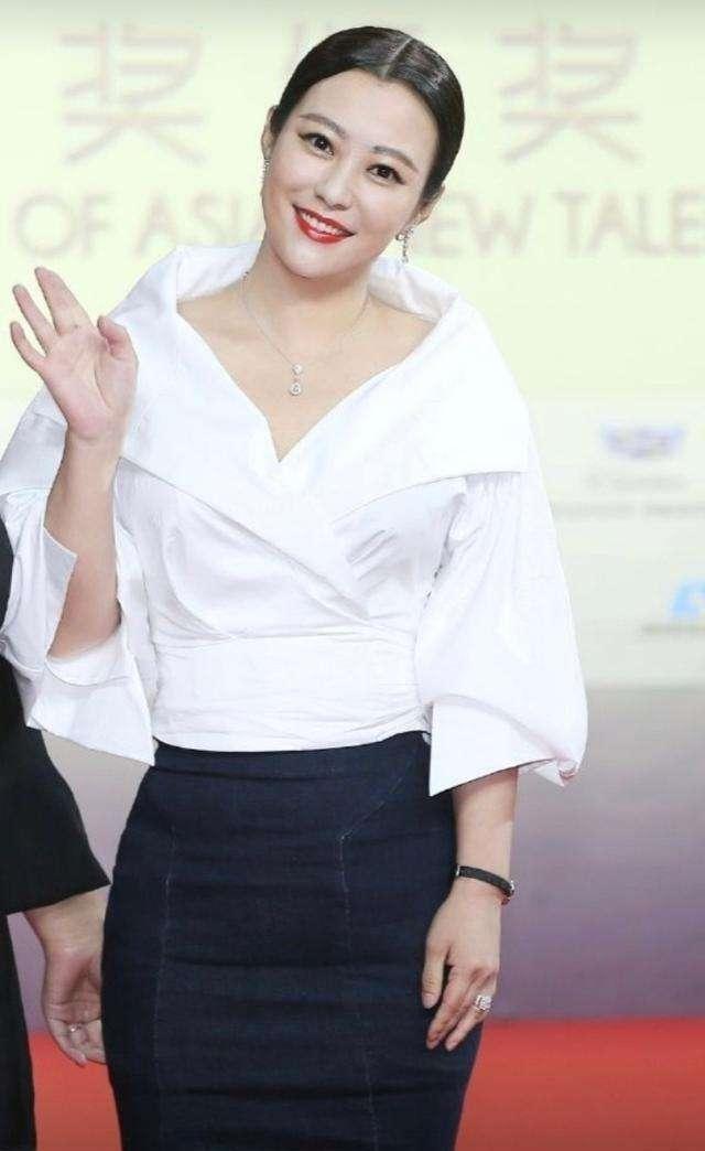 前夫李光洁告别恐婚和小师妹出双入对郝蕾为何三度不得爱