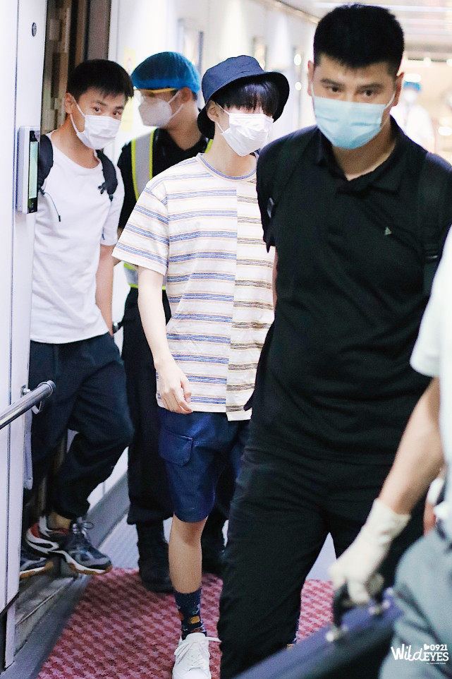 餐厅|原创王俊凯录制中餐厅路透照曝光，期待王经理的再次回归！