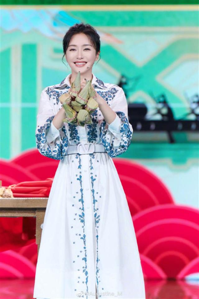 外界|秦岚40岁的真实身材状态让外界惊艳，粉丝：仙女又美出新高度