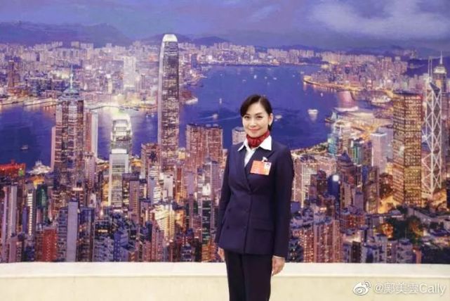 邝美云|拒当赌王“五姨太”放弃千亿富豪，她从港姐华丽转身成珠宝女王！