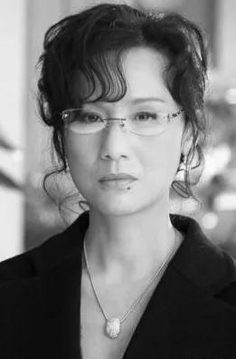 无女|最美服装设计师走了!她一生无子无女,生前饱受病痛折磨头发掉光