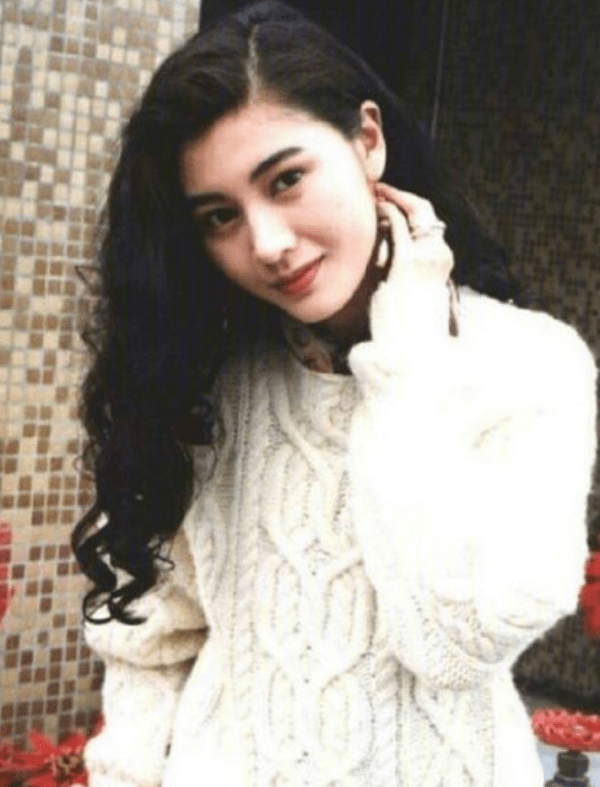 时候|李嘉欣素颜照公开,一脸憔悴很显老,这还算是“港姐巅峰”?