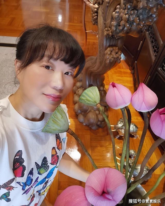 吕良伟太太享受奢华生活:真正的豪宅配美人