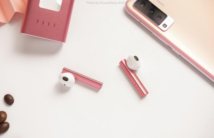 耳机|FIIL CC新出潮流猛男粉配色。可以，这很汪峰老师