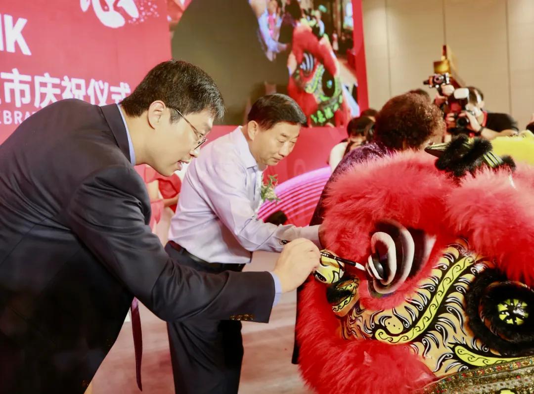 业务|凤祥股份上市首日股价高开 港交所迎来“全产业链鸡肉食品第一股”