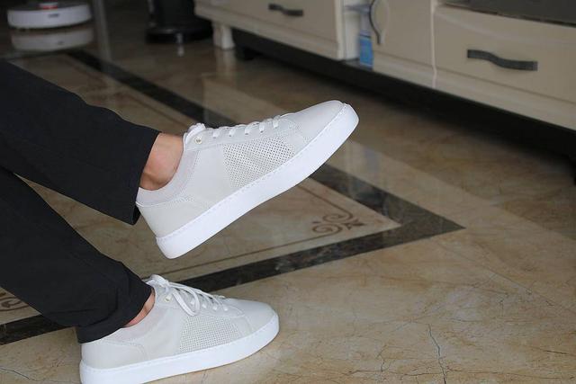 皮鞋|皮鞋的舒适度居然这么好？七面“轻功”凉感小白鞋体验