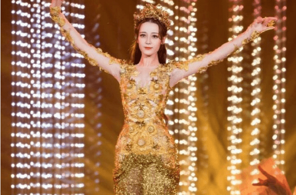 原创历届金鹰女神的造型,唐嫣宛若女王,最美不是迪丽热巴而是她