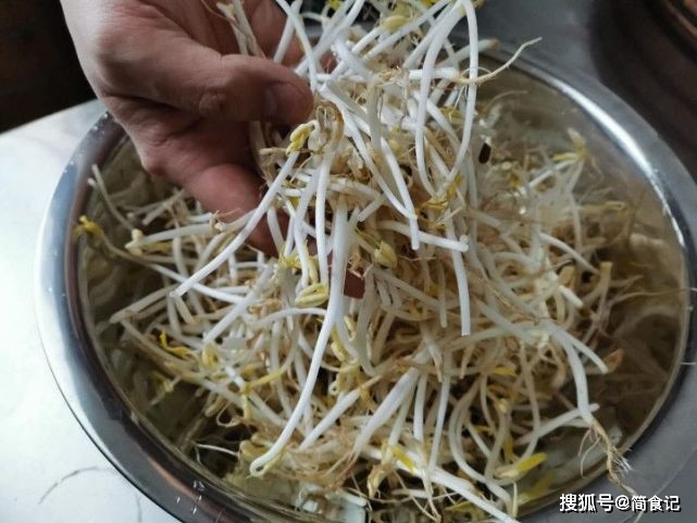 韭菜|要不要焯水？原来一直做错了，难怪豆芽不入味，腥味重炒豆芽时