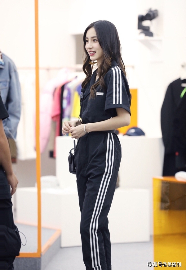 女孩|穿搭小白如何快速进阶？低难度高水准的连体元素，轻松变身时髦精