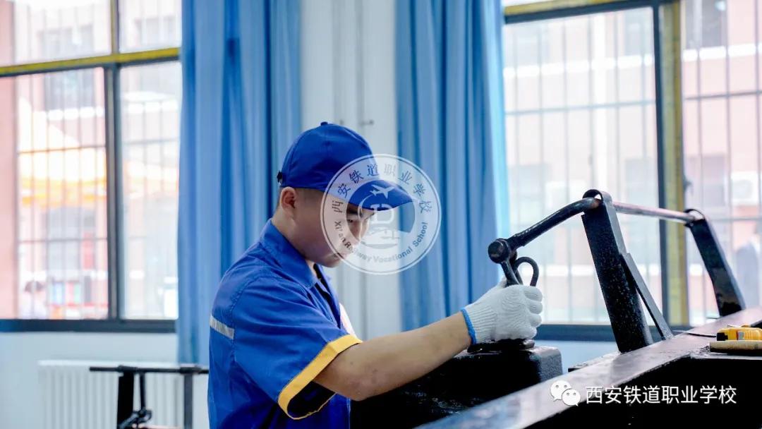 专业电工学习 0a78dc20a92e432b8b58f91c2342edb9.jpeg