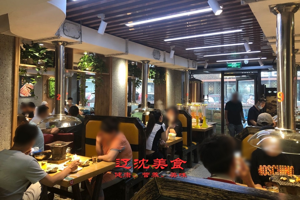 沈阳老|使用原始泥炉烧烤，火爆街头的小神店沈阳老味道烧烤店