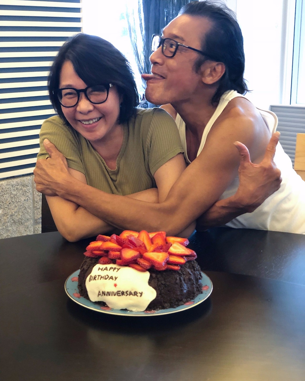 媒体评出娱乐圈十大“超恩爱夫妻”:张家辉、