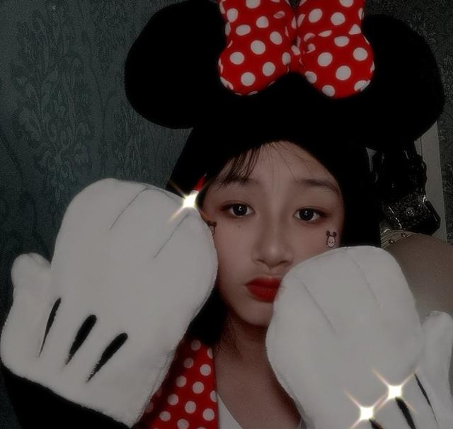 港星吴启华晒女儿近照!长相清秀却被母亲抛弃