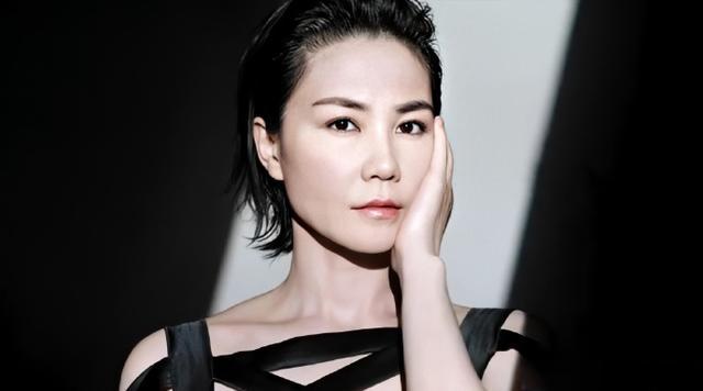 天后王菲也变脸了?近照曝光眼部不自然法令纹