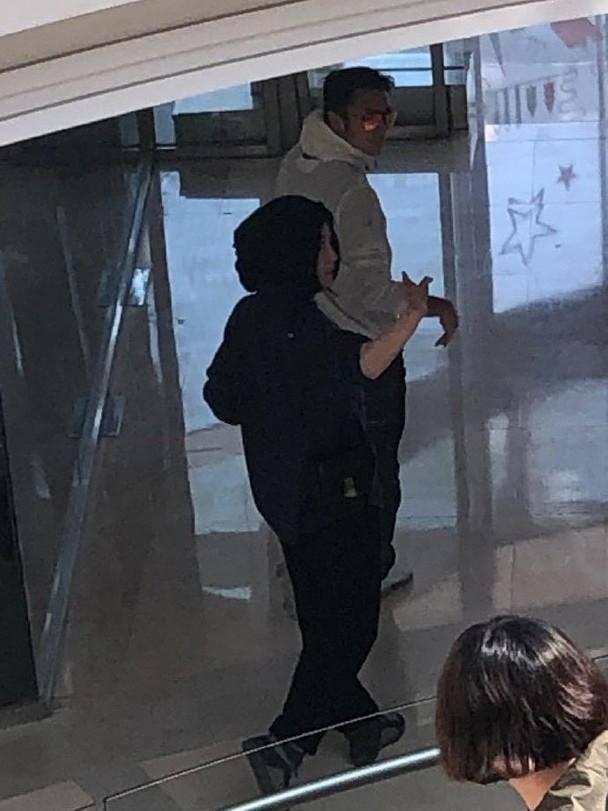 天后王菲也变脸了?近照曝光眼部不自然法令纹