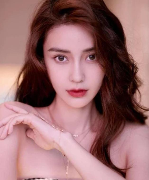 网友|杨颖妆容“又翻车”,鼻梁太高老气像男生,网友:每次都不一样!