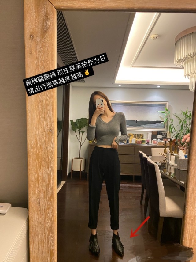 蒋凡|真没怀孕!张大奕晒照特意掀衣露肚,秀好身材隔空PK董花花