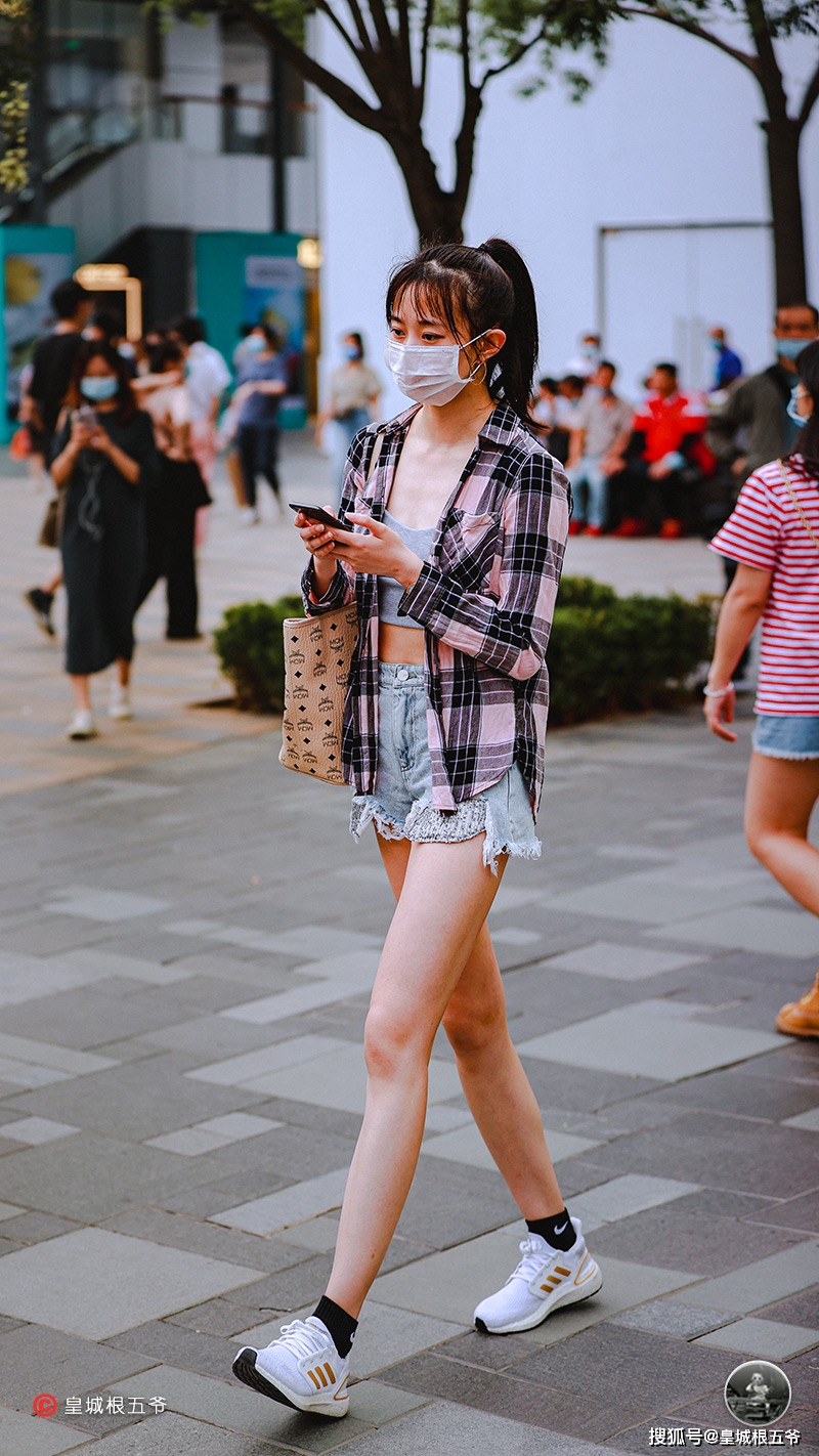 一生|街拍：优雅的气质会伴随人的一生，更能为你增添时尚的潮流气息