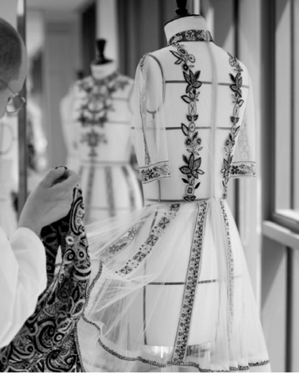 伊丽莎白|盛夏里择一缕蕾丝，不负爱与美