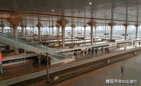gdp万亿俱乐部唯一没有地铁的城市