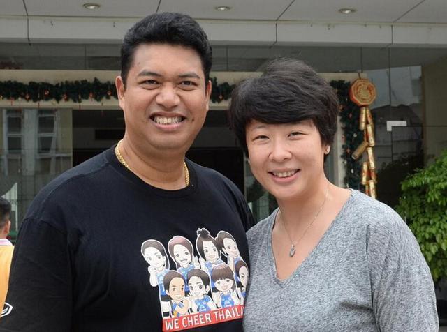 原创冯坤婉拒回国任教,嫁大13岁泰国教练很幸福,混血儿子学3门语言