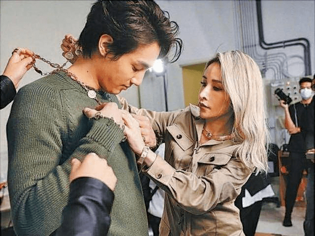 男友|原创萧亚轩男友咳血住院，原来甜蜜背后压力这么大