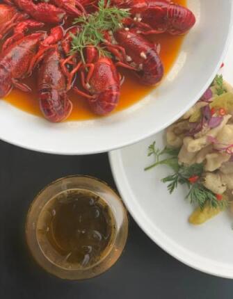 梅见|一颗青梅撬动佐餐酒新风口，梅见青梅酒和年轻人有多对味？