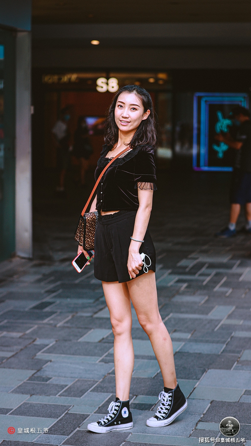 一生|街拍：优雅的气质会伴随人的一生，更能为你增添时尚的潮流气息