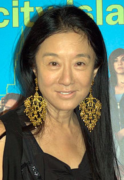 王薇薇|她是娱乐圈顶级设计师,70岁却有20岁体态,脸部下拉狂似衰老症