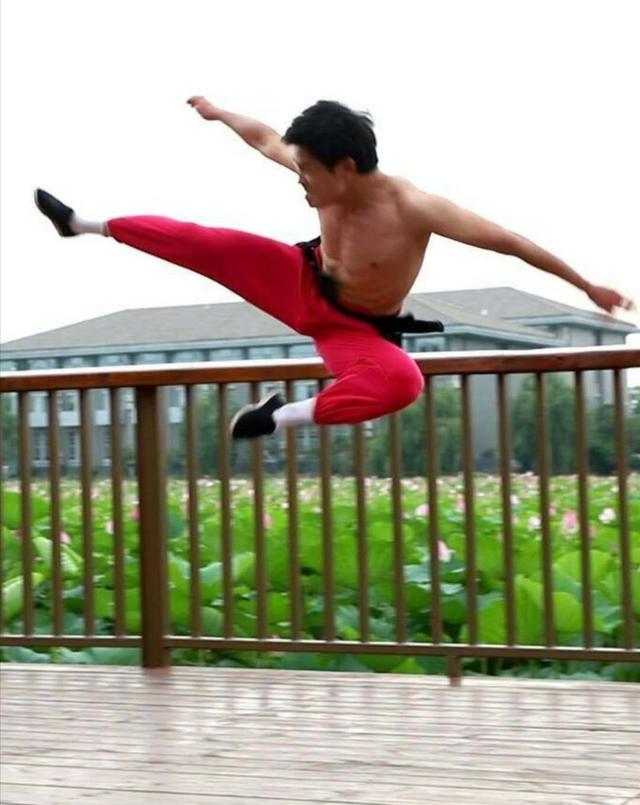 成龙|原创现代李小龙爆料:白冰不是靠成龙上位而是李咏,可惜人已经死了