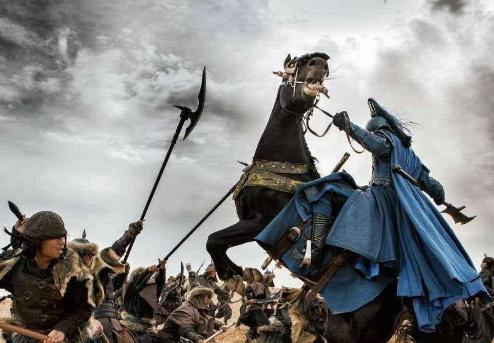 原创古代作战时将军骑马,士兵却拿着刀枪在后面追着跑,他们不累吗?