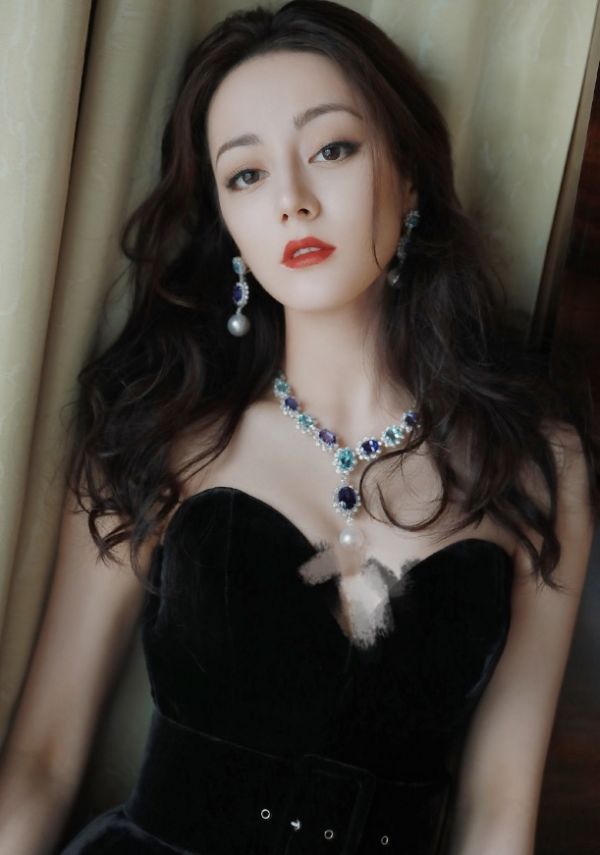 水蜜桃|热巴才是“人间水蜜桃”!穿小一码礼裙秀身材,这为何会无人追?