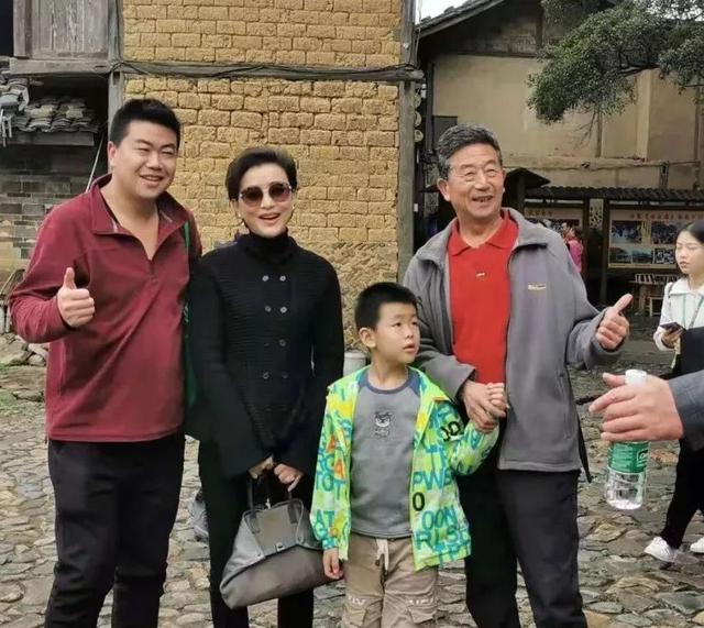 方法|52岁杨澜,体重常年95斤,瘦身方法曝光,仅有2点,学会就能瘦