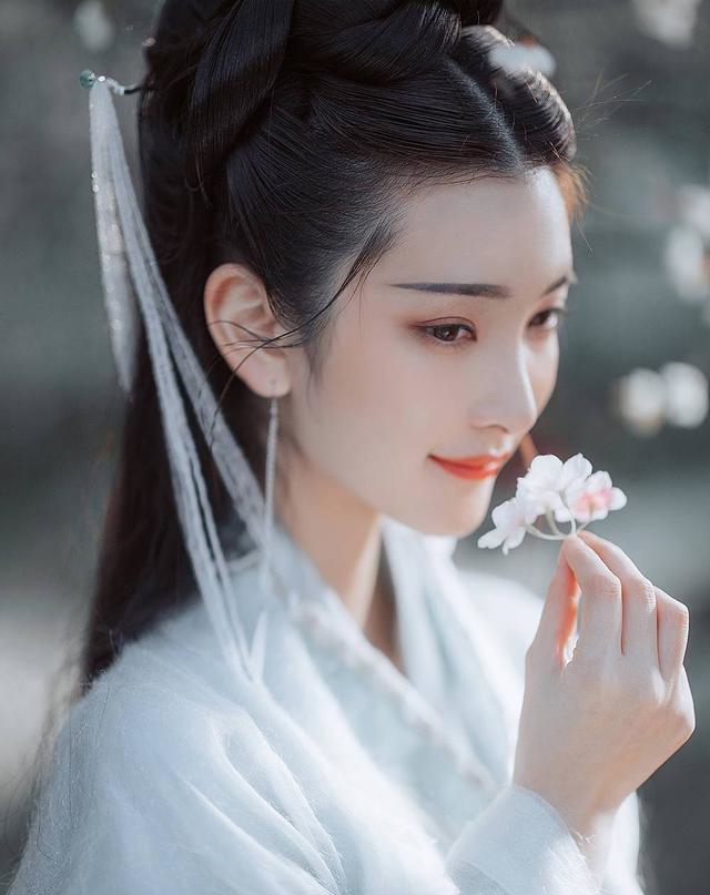 经典小说推荐言情讲解 b3670f800bcd48fdb7b5170e030cc167.jpeg