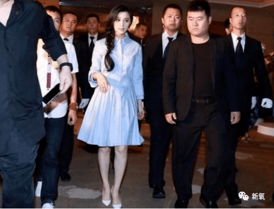 景甜|原创扑倒刘亦菲骚扰景甜，强拉韩雪，他们怎么还没被抓？