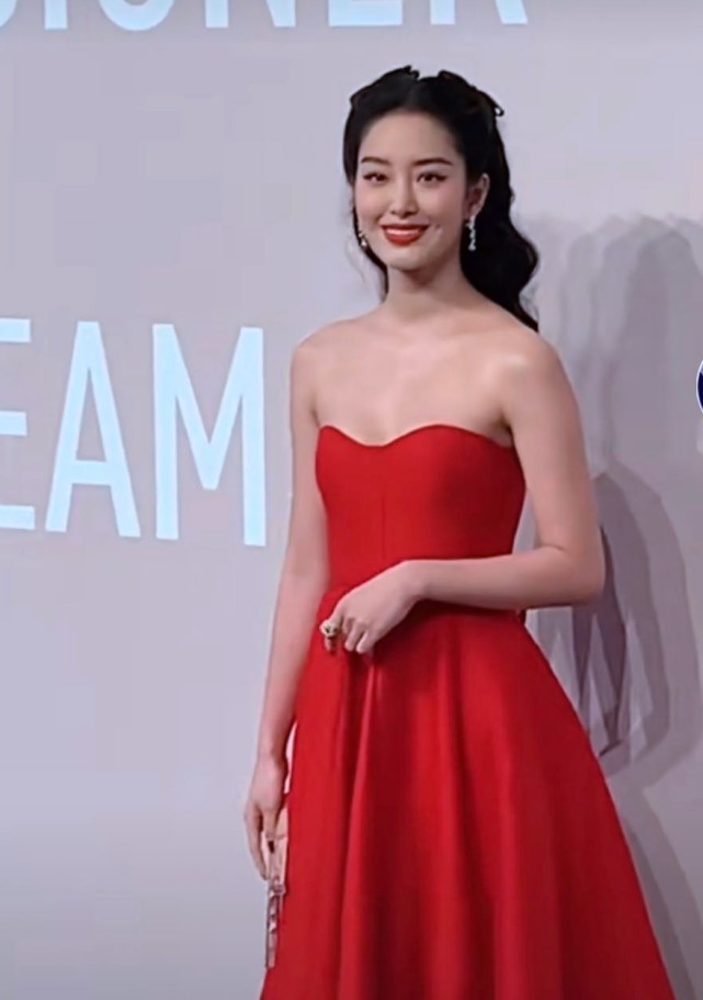 景甜艳|红毯截图，赵丽颖景甜艳压全场，吴谨言发型怪异，王子文脸都变了