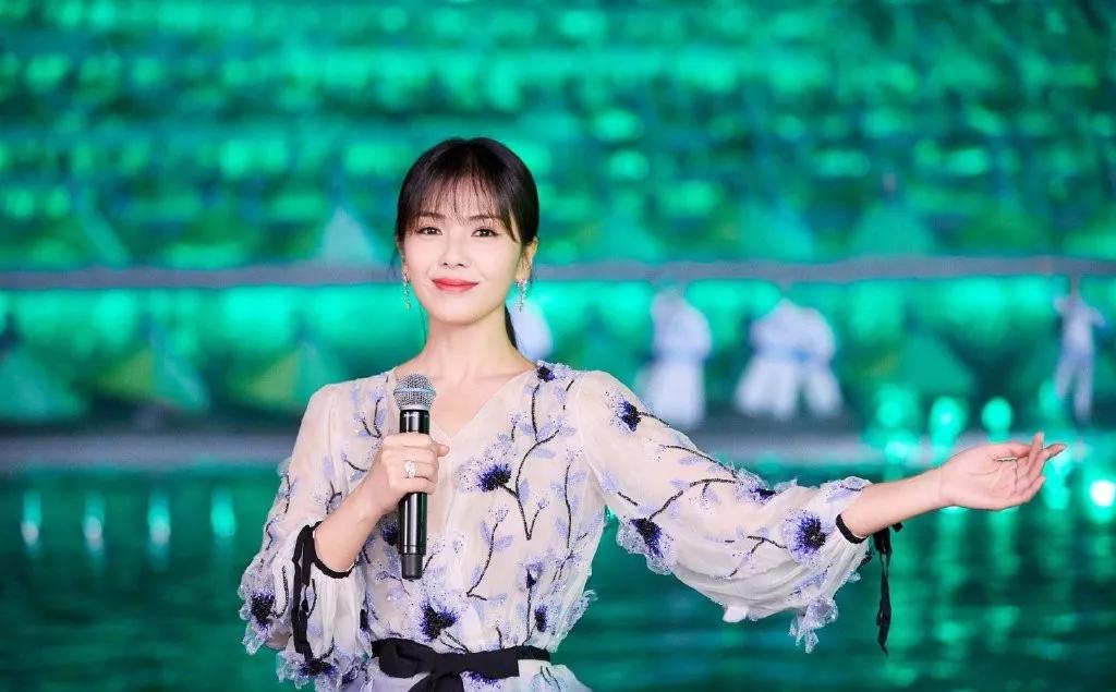 女人|42岁的刘涛宣布转行：从「贤妻」到「总裁」，女人闪耀的地方绝不止外表！