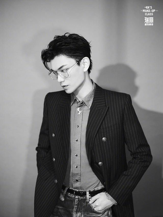 瑞丽|丁禹兮最新瑞丽大片好好看,西装帅气又绅士超有感,霸总范太强