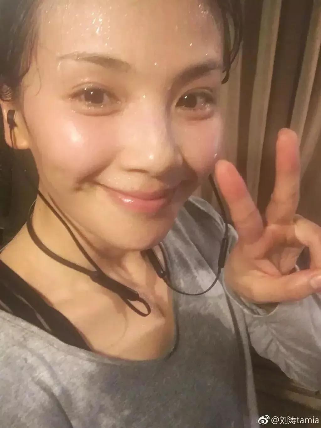 女人|42岁的刘涛宣布转行：从「贤妻」到「总裁」，女人闪耀的地方绝不止外表！