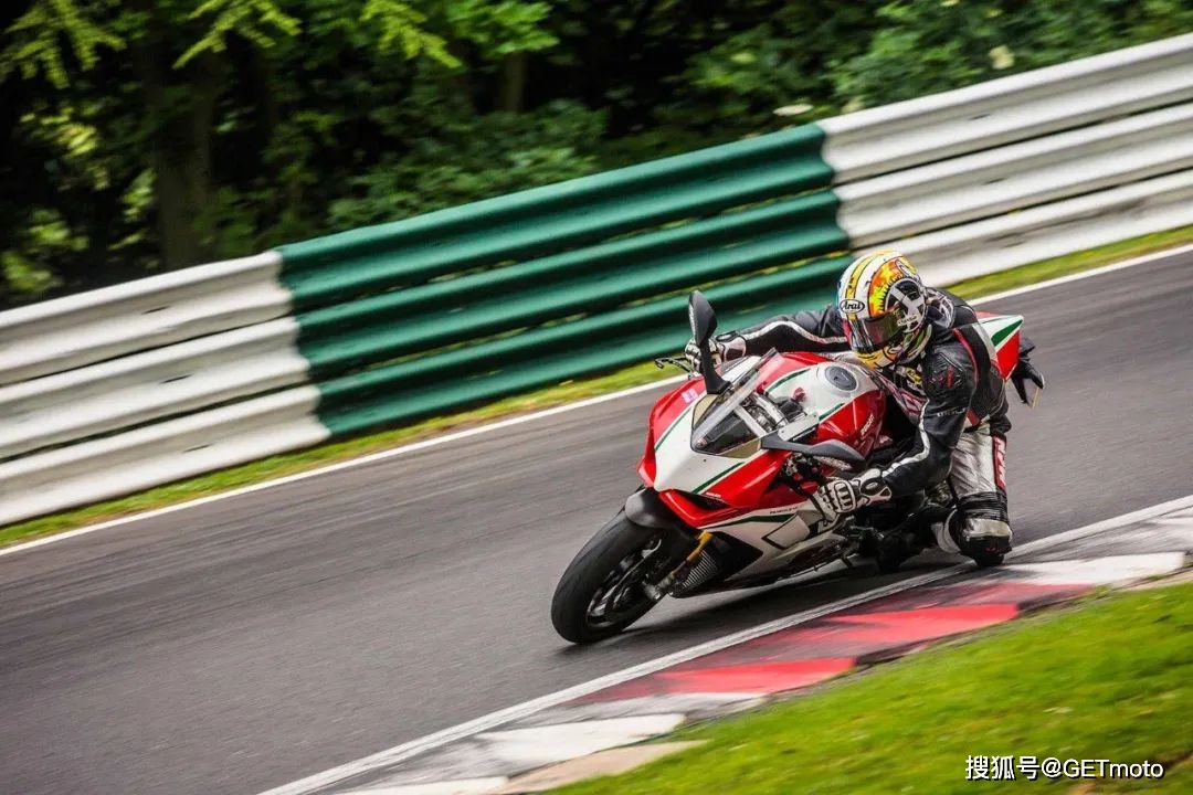 杜卡迪panigale v4 speciale力与美的结合,充满野性气息又拥有完美