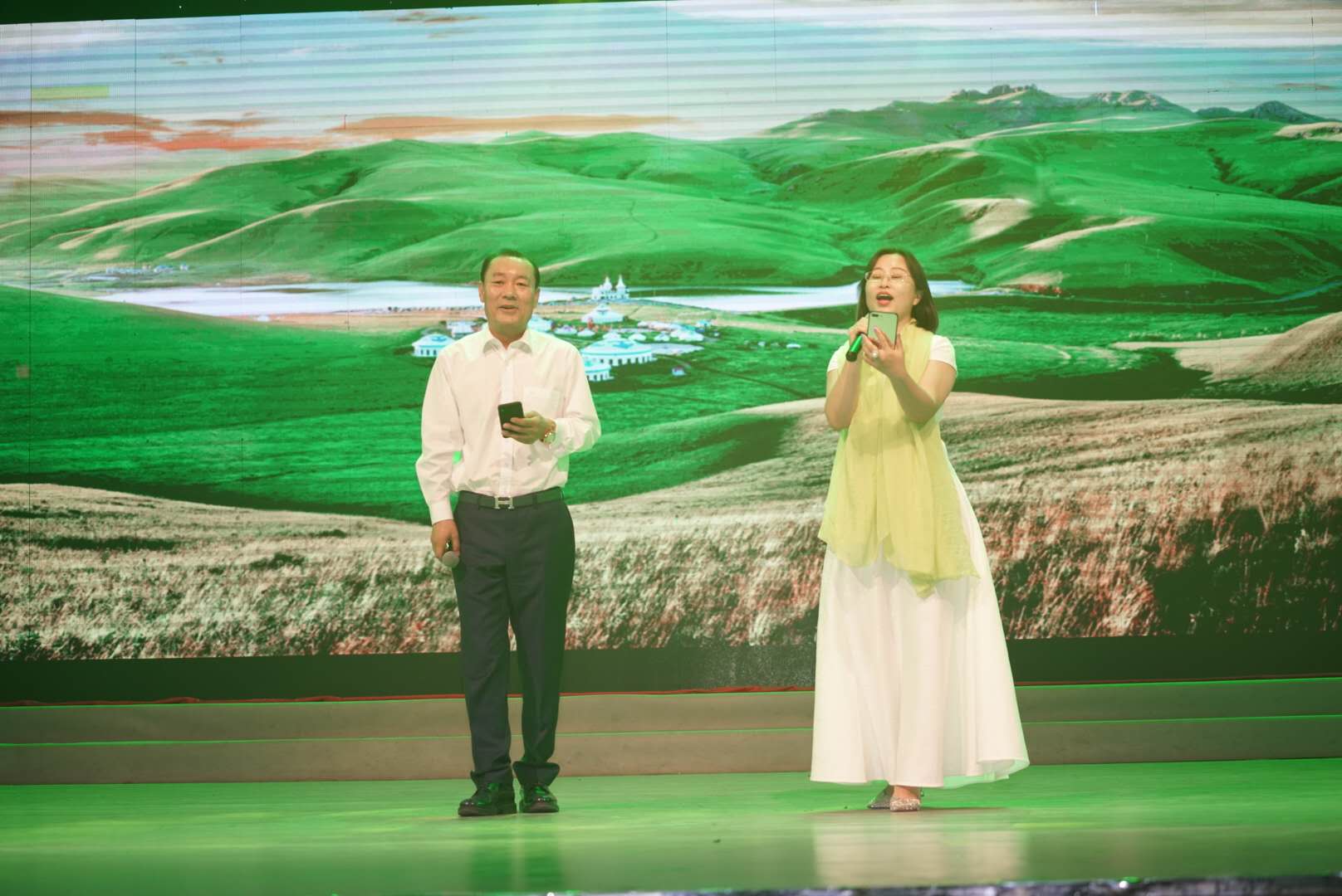 市值管理|蜂狂购全球并购市值管理大会|绚丽民族风 乌兰牧骑歌舞激情上演