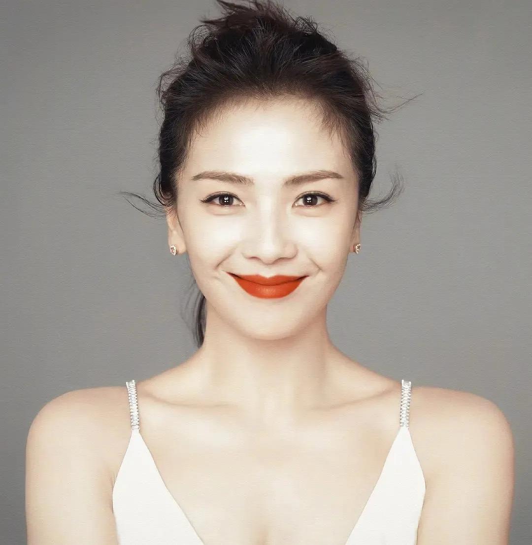 女人|42岁的刘涛宣布转行：从「贤妻」到「总裁」，女人闪耀的地方绝不止外表！