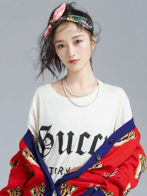 小娘惹中女演员现代装肖燕惊艳顾靖可爱而她认不出