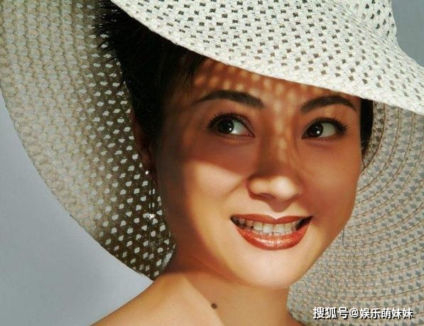 56岁李玲玉近况儿子是混血又高又帅离婚两次后选择独身了