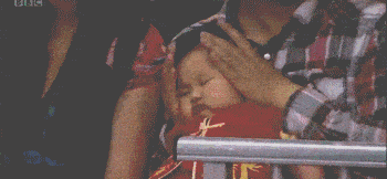 搞笑gif:最怕闺蜜突然实力抢镜_牛抢