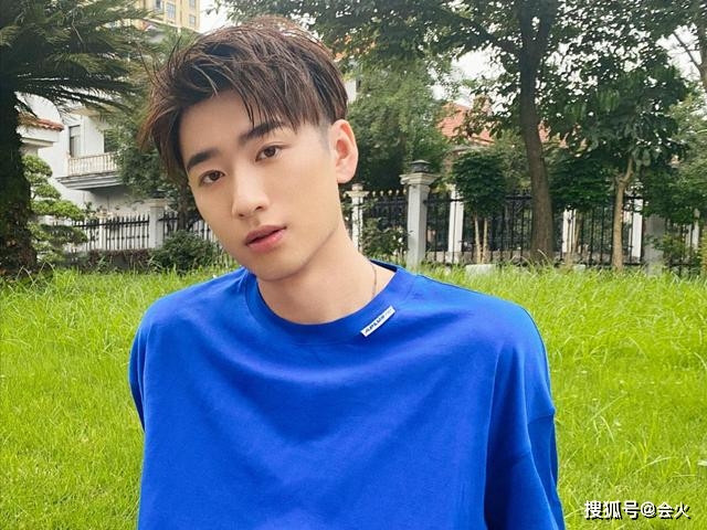 片酬|原创杨幂旗下艺人比跑龙套还惨,片酬一天仅一千?没助理还自备折叠椅