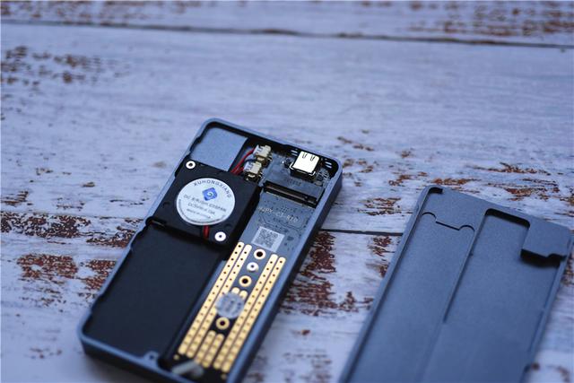 电源|10Gb/s速率，加一个小风扇，自制一个持续低温的移动硬盘