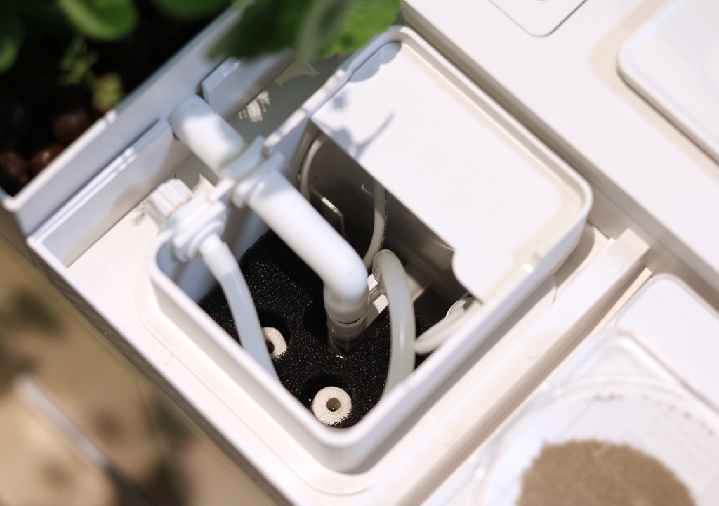 监测|哪种鱼缸更适合养鱼？画法几何AI智能鱼缸，水质监测还能自动喂食